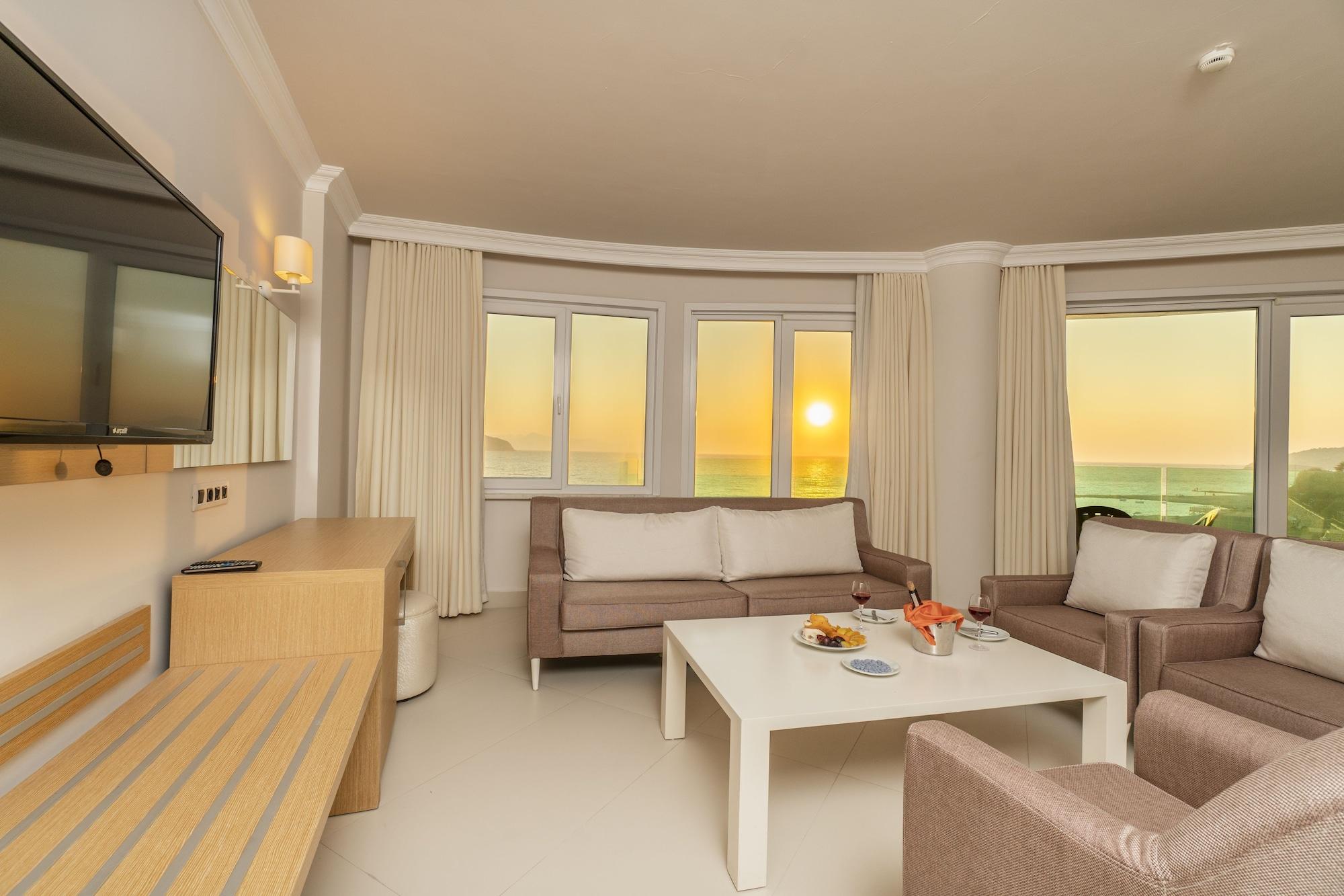 Dragut Point South Hotel Тургутрейс Экстерьер фото